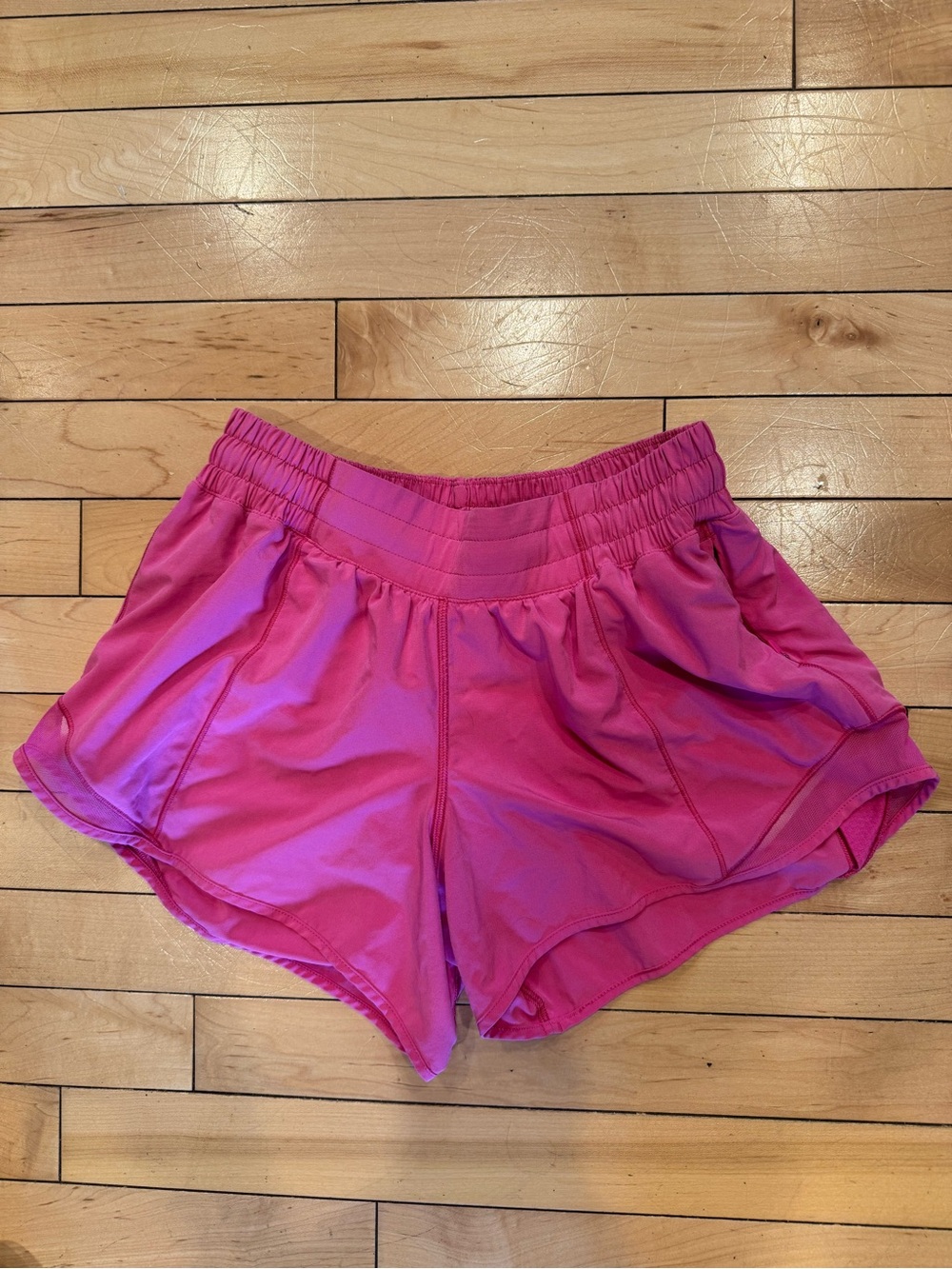 lululemon athletica hotty hot shorts size 6